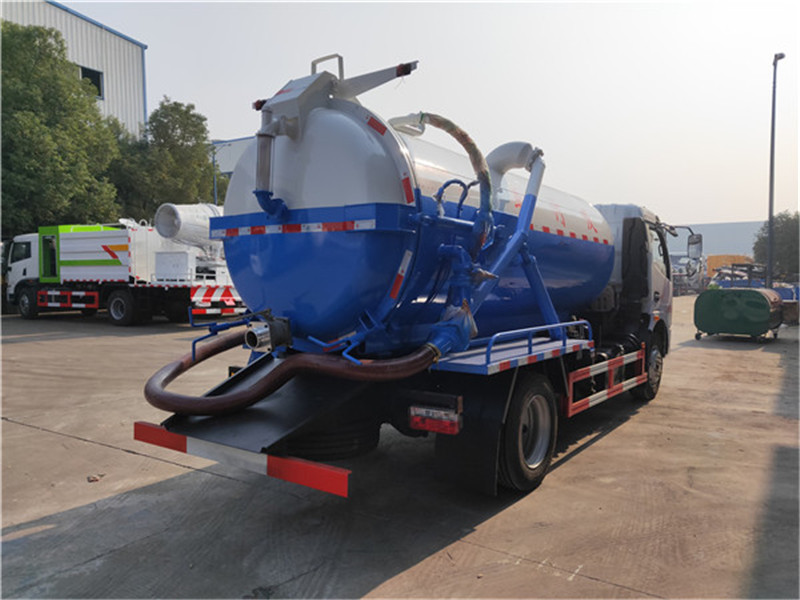 東風(fēng)牌8方吸污車(chē)